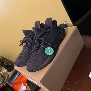 YEEZY 350 V2 BLACK REFLECTIVE